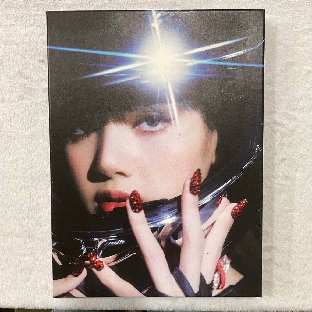 Lalisa photobook (limited) (đã qua sử dụng) (BlackPink)