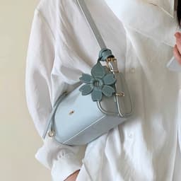Túi Chio Dáng Trống Đeo Kẹp Nách Kèm Charm Hoa  HS411 3