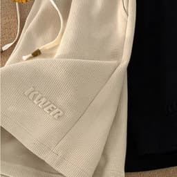 Quần đùi nam nữ KWER APT Unisex Quần Short in chữ nổi chất vải tổ ong mặc thoải mái quần short unisex 5