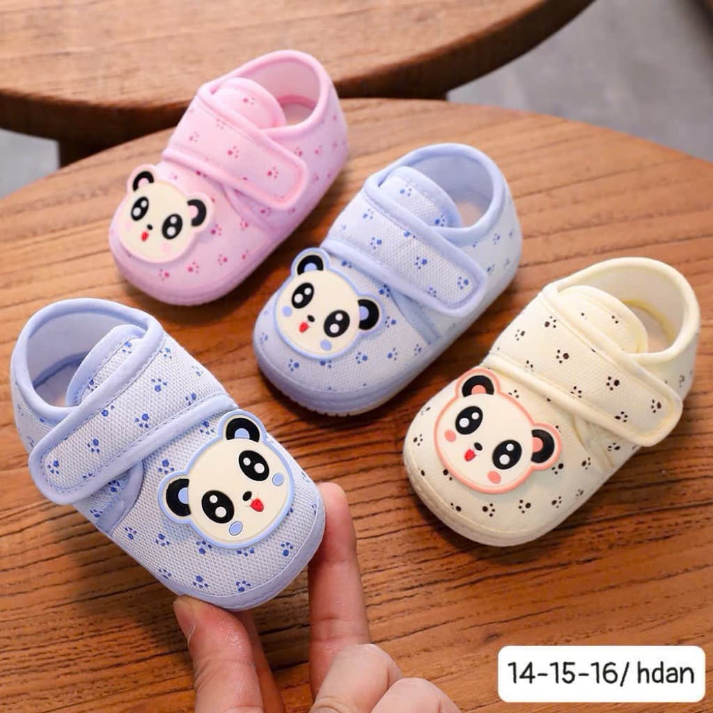 Giày Tập Đi Cho Bé Hình Gấu Panda Đế Mềm Chống Trượt – Giày Sơ Sinh Dán Quai Êm Chân Size 14-16