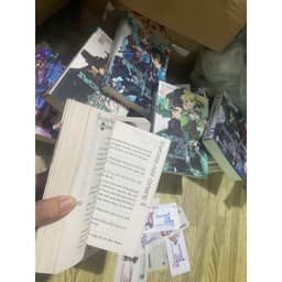 Bộ 15q vở sao Sword Art Online kèm 7 phụ kiện Chất lượng trung bình đến khá như ảnh đã chụp các góc 15q: Tập 1-15 Có 7 b 5