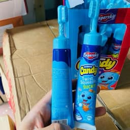 Hộp 20c kẹo bàn chải cô gái ,khủng long đanh răng siêu hot có siro chảy siêu ngon cho bé 2