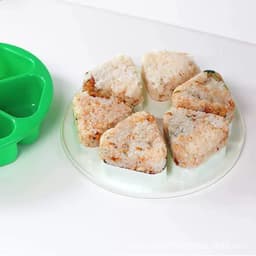 Bộ khuôn 6 ngăn nhỏ làm cơm nắm, sushi tiện lợi màu xanh hoặc trắng 2