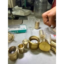 khuôn đóng nút - cối 5