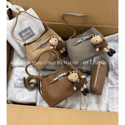 Túi Kẹp Nách Nội Địa Kèm Charm Kitty Dáng Kelly 1