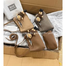 Túi Kẹp Nách Nội Địa Kèm Charm Kitty Dáng Kelly 2