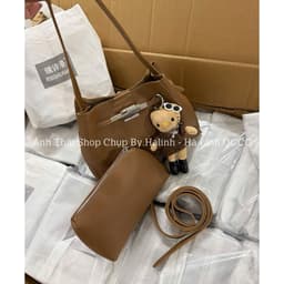 Túi Kẹp Nách Nội Địa Kèm Charm Kitty Dáng Kelly 8