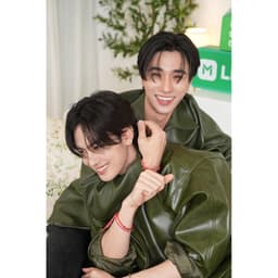 tlhh | Vòng tay sợi chỉ đỏ trắng handmade Chaing Mai cheapmoment với PerthSanta, WilliamEst, JuniorMark, SkyNani GMMTV 9