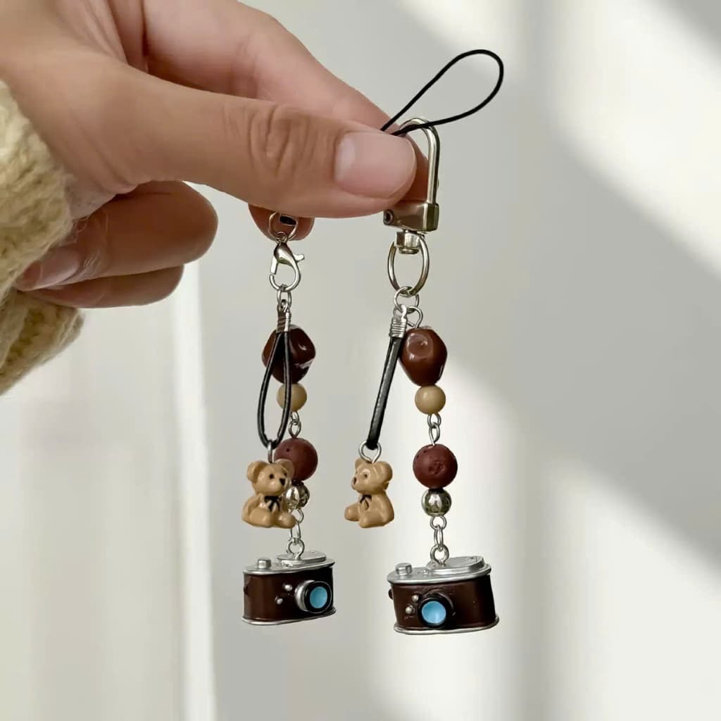 Charm Móc khóa, dây treo điện thoại hình máy ảnh gấu nâu. Phụ kiện trang trí móc chìa khóa, điện thoại, balo, túi xách