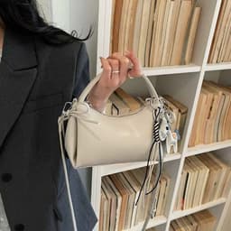 Túi Đeo Chéo Quai Vòm Nơ Hông Kèm Charm Ngựa size 20 9