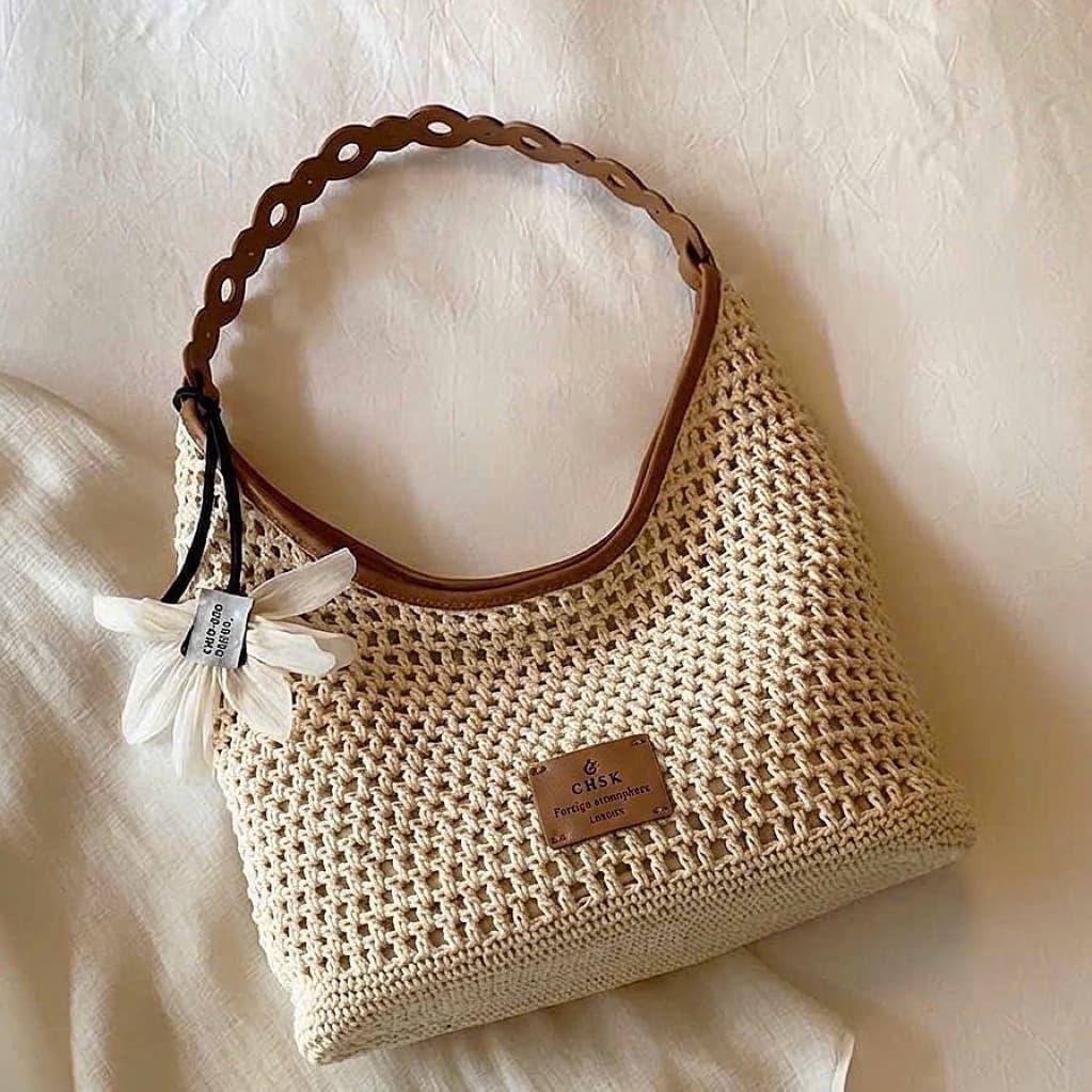 Túi Đeo Vai Tote Lưới Đan Quai Tết Kèm Charm Hoa CHSK