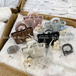 Túi Đeo Chéo Giỏ Dáng Chậu Chần Trám Kèm Charm Gấu CD 2