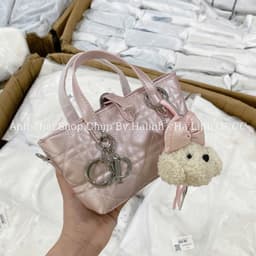Túi Đeo Chéo Giỏ Dáng Chậu Chần Trám Kèm Charm Gấu CD 4