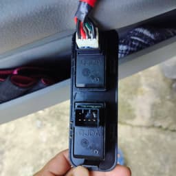 Công tắc bấm kính xe tải Thaco Towner 950 990 | Nút điều khiển nâng hạ kính 12V OEM 6