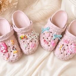 KENROS 06[ tặng charm ngẫu nhiên ] Sục Nữ Hoạ Tiết Sầu Riêng Loang ( tặng 8 cham mẹ -dép bé 5 cham ) 2