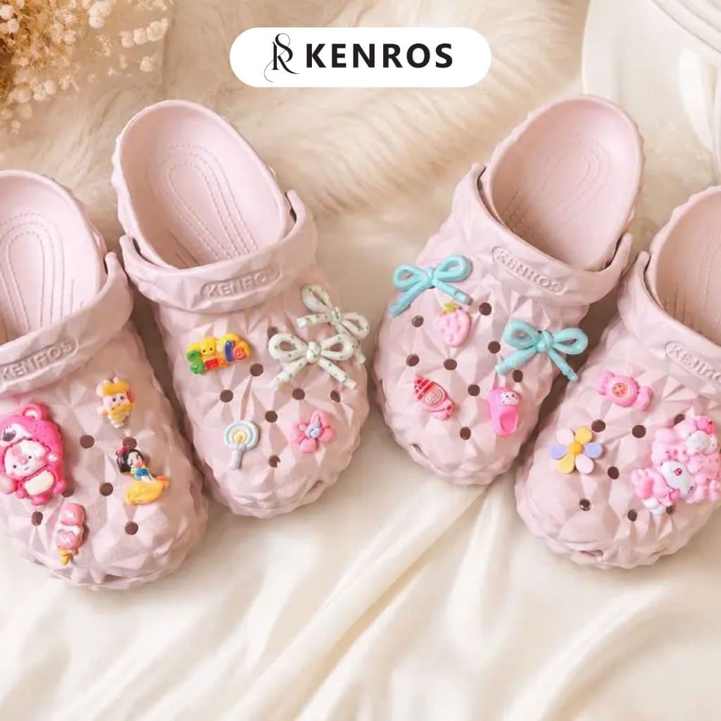 KENROS 06[ tặng charm ngẫu nhiên ] Sục Nữ Hoạ Tiết Sầu Riêng Loang ( tặng 8 cham mẹ -dép bé 5 cham )