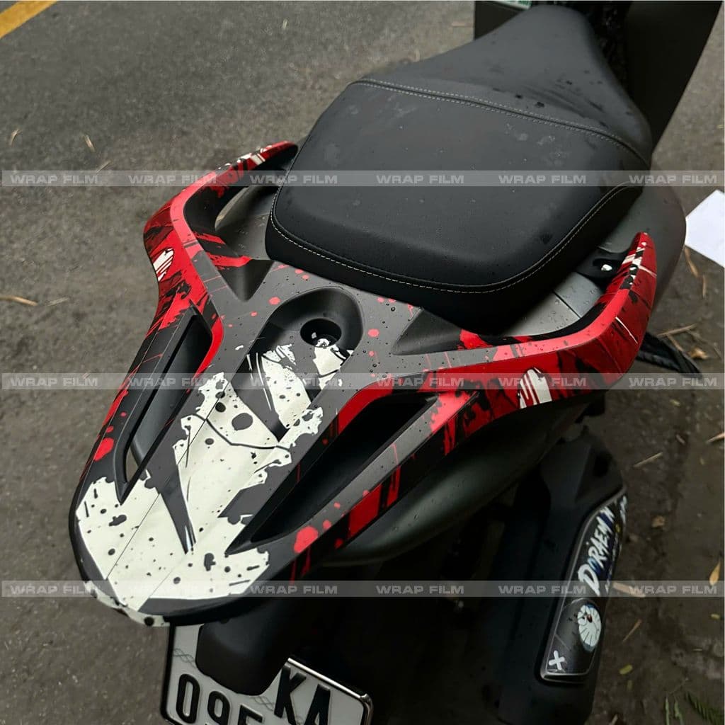 Tem Dán Cảng Sau Xe Máy Graffiti Đỏ Đen – Tem 3 lớp độ bền caoThể Thao, Cá Tính, Chống Trầy