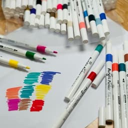 Hộp 60 Bút Màu Acrylic Maker Cao Cấp Chống Nước Màu Sắc Tươi Sáng Bút Màu Vẽ Trên Mọi Chất Liệu 5