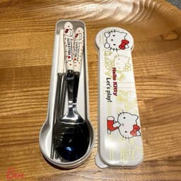 Set 3 Đũa -Thìa-Dĩa HELLOKITY kèm bộ đựng siêu xinh (02) 5