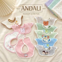 Yếm xô cổ hoa Anchee cho bé – Vải muslin mềm mịn, thấm hút tốt, họa tiết xinh 1