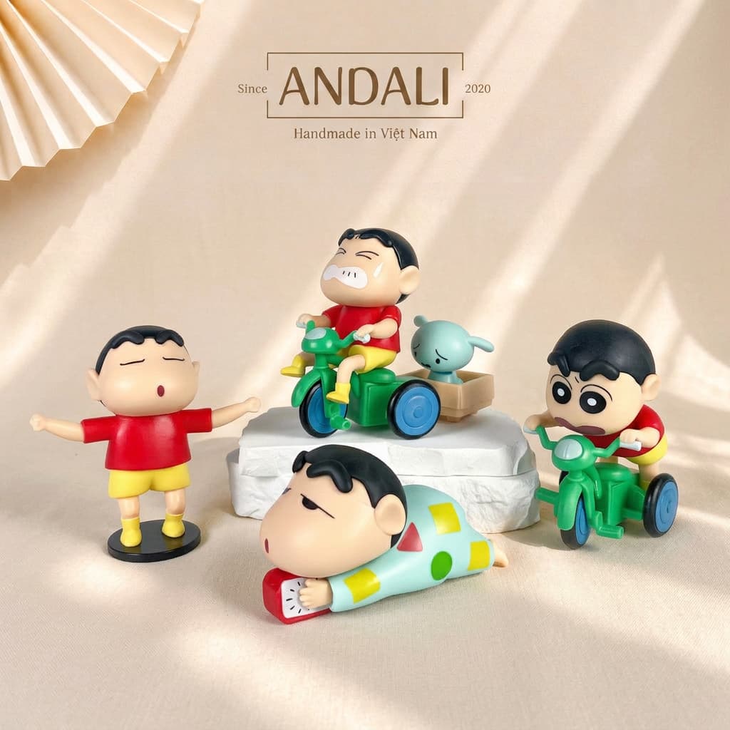 Đồ Chơi Shin Cậu Bé Bút Chì Dây Cót | Mô Hình Mini Biết Chạy – Siêu Dễ Thương