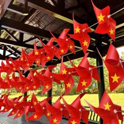 Sét 100 /50 Chong chóng CỜ ĐỎ IN SAO VÀNG,TÔI YÊU VIỆT NAM treo trang trí trường học,khai giảng 2/9,quán cà phê,trà sữa 2