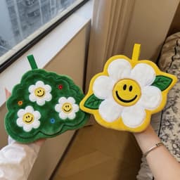 Khăn Lau Tay Hình Hoa Cúc Mặt Cười Dễ Thương 22x18cm có móc Treo Tiện dụng, sang chảnh 2