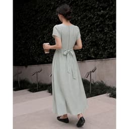 Lily.clothes- Váy đầm nữ dáng dài cổ tròn cộc tay xếp ly eo kèm dây buộc nơ vải đũi tơ style Hàn Quốc - Yuna Dress (V63) 3