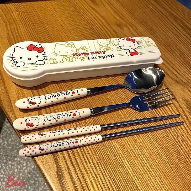 🌸 BỘ THÌA – DĨA – ĐŨA HELLO KITTY KÈM HỘP ĐỰNG SIÊU XINH 🌸 AB22