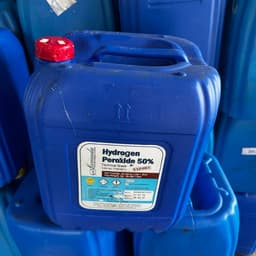 Thùng nhựa xanh 30 lít chất liệu dẻo, lý tưởng cho chứa nước và bảo quản. 2