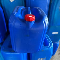 Thùng nhựa xanh 30 lít chất liệu dẻo, lý tưởng cho chứa nước và bảo quản. 3