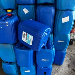 Thùng nhựa xanh 30 lít chất liệu dẻo, lý tưởng cho chứa nước và bảo quản. 1