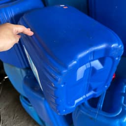Thùng nhựa xanh 30 lít chất liệu dẻo, lý tưởng cho chứa nước và bảo quản. 8