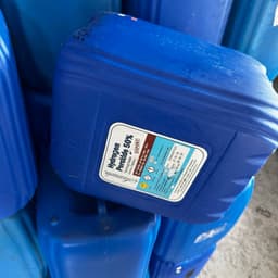 Thùng nhựa xanh 30 lít chất liệu dẻo, lý tưởng cho chứa nước và bảo quản. 7