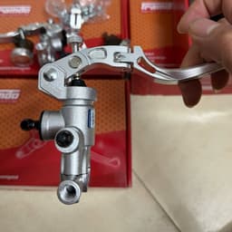 Cặp Tay Phanh Bình Dầu Rời Cá Mập Chống Gãy Phong Cách Chẻ Châu - Tặng ốc và dầu phanh chất lượng! 4