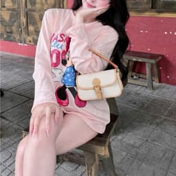 Áo phông giấy gạo dài tay cổ tròn in hình MK đeo nơ hồng nasa 7