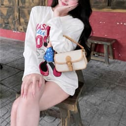 Áo phông giấy gạo dài tay cổ tròn in hình MK đeo nơ hồng nasa 3