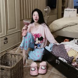 Áo phông giấy gạo dài tay cổ tròn in hình MK đeo nơ hồng nasa 6