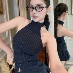 Set Áo Yếm Cổ Halter Sọc Tăm Phối Chân Váy Xếp Ly Tôn Dáng 2
