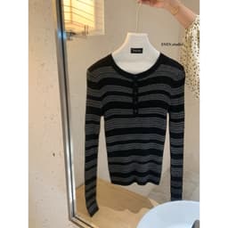 [SẴN Kẻ Trắng] 𝑻𝒉𝒆𝑴𝒂𝒚 x 𝐖𝐆𝐖𝐄/ Áo Len Dài Tay Cổ V Kẻ Sọc Mỏng Ôm Body 𝐄𝐍.𝐄𝐍 11013, Áo Len Nữ Dài Tay Cài Cúc ZicZag 6
