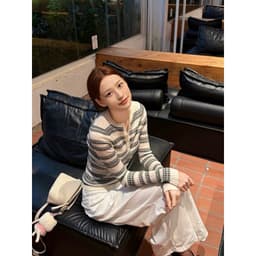[SẴN Kẻ Trắng] 𝑻𝒉𝒆𝑴𝒂𝒚 x 𝐖𝐆𝐖𝐄/ Áo Len Dài Tay Cổ V Kẻ Sọc Mỏng Ôm Body 𝐄𝐍.𝐄𝐍 11013, Áo Len Nữ Dài Tay Cài Cúc ZicZag 8