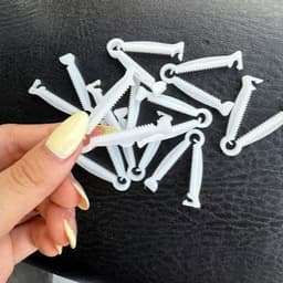Kẹp rốn heo con nhựa an toàn, bền chắc, tiện lợi 2