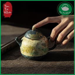 Ấm trà sứ lê hình men lam trắng họa tiết song ngư 175ml 3