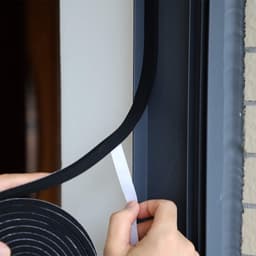 Cuộn ron gioăng mút xốp dán khe khung cửa cách âm giảm chấn chống bụi 1x1.6cm dài 5M và Ron/Nẹp Chặn Khe Hở Cửa. LMS 4