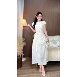 Đầm thô thêu hoa dáng dài cổ tròn phối chi tiết nhúng eo 2