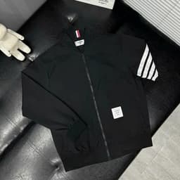 Áo Khoác Gío Bomber Nam Thôm Phối 4 Vạch Tay 2