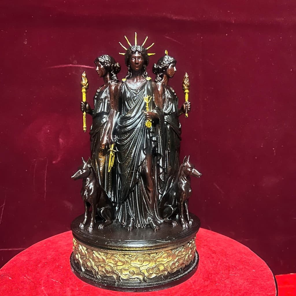 Tượng nữ thần Hecate in 3D . cao 22 cm