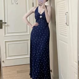 Đầm body cổ yếm xoắn phối viền ren xanh navy, họa tiết hoa nhí dáng ngắn - dài 9