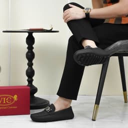 GIÀY LƯỜI NAM,THIẾT KẾ HIỆN ĐẠI VỚI ĐIỂM NHẤN KHÓA KIM LOẠI,LÓT ĐỎ NỔI BẬT,LỊCH LÃM,NAM TÍNH MC-7039 3