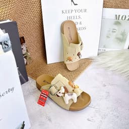 Dép Bánh Mì Nữ Đính Charm Dễ Thương, Quai Ngang Khóa Vuông Đế Dày 6